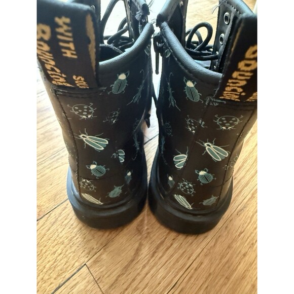 Doc Dr. Martens Juniors 1460 Glow In The Dark Bug Lace Boots M4 L5 - Picture 2 of 9